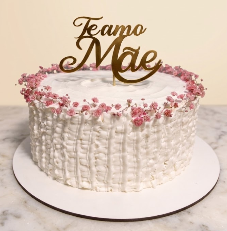 Bolo de aniversário decorado e recheado produzido pela Santo Desejo de Doce em Balneário Piçarras